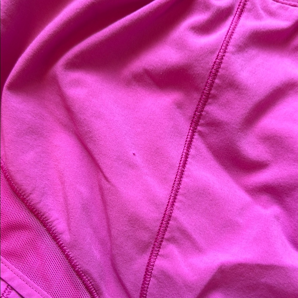 Lululemon Sonic Pink (I’m pretty sure) Hotty Hot Low-Rise Short 2.5” - Picture 4 of 4